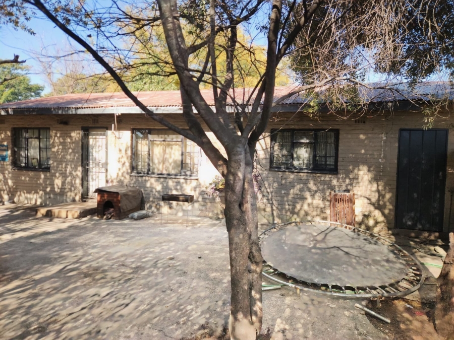 2 Bedroom Property for Sale in Oos Einde North West